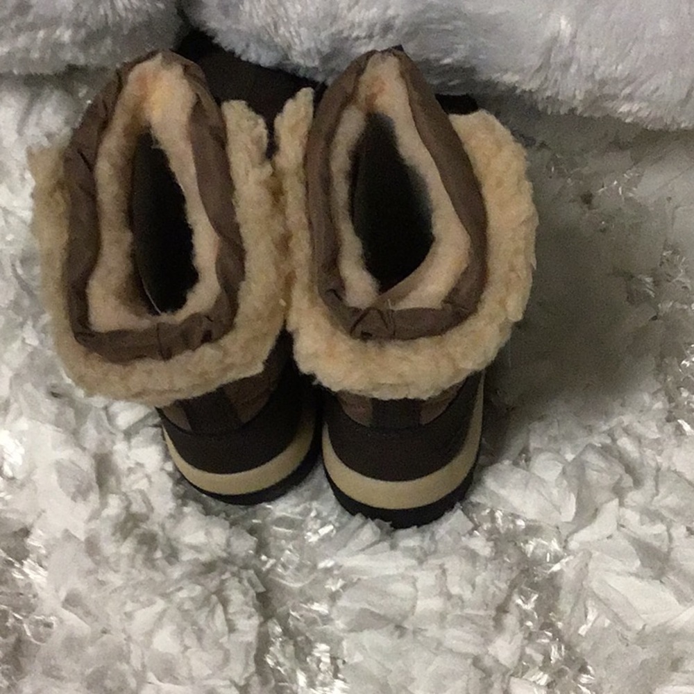 BearPaw Women's Bethany Water proof run small Without Box Chocolate/Khaki Medium